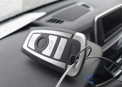 2017 BMW X1 xDrive28I z USA, uszkodzony, nr VIN WBXHT3Z30H4A53557